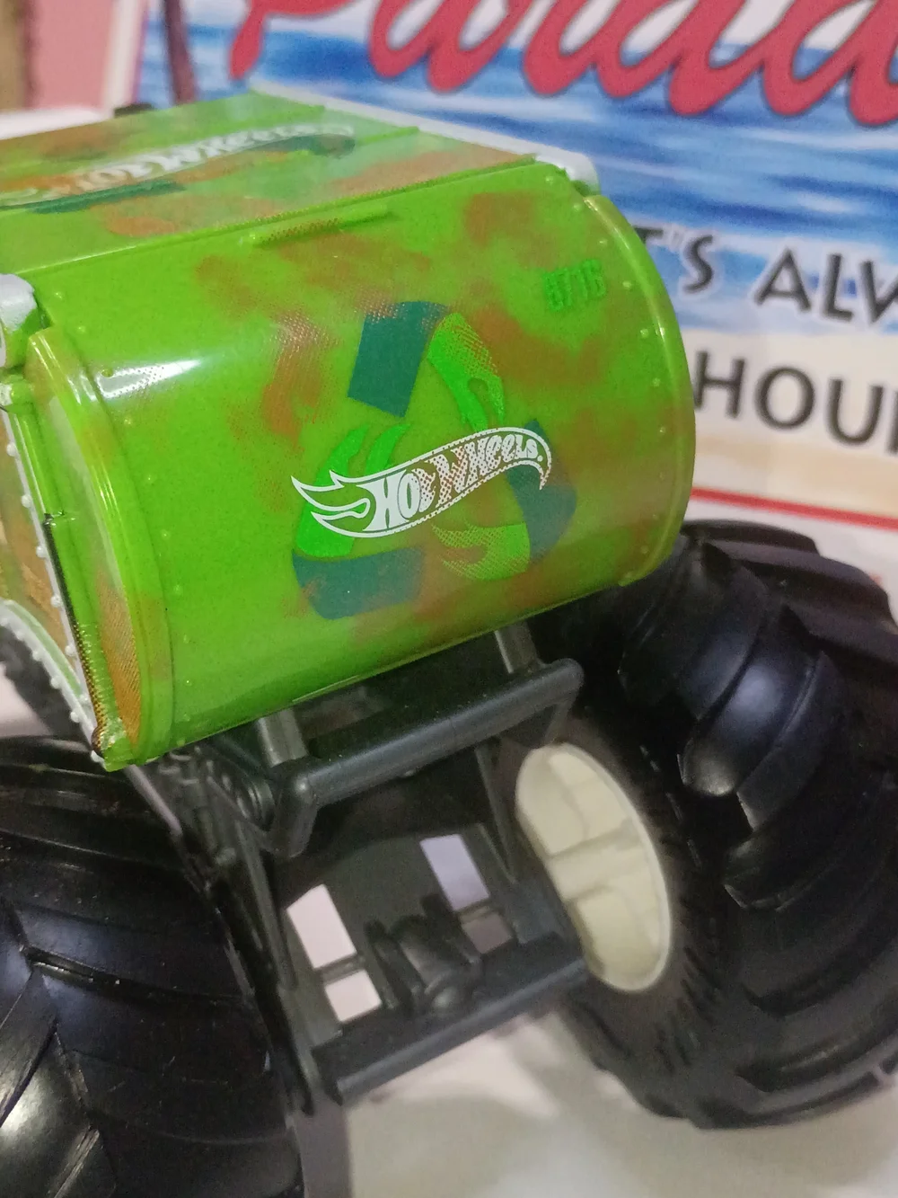 Hot Wheels Monster Jam Truck 1/24 Scale Will Trash It All Monster Truck
